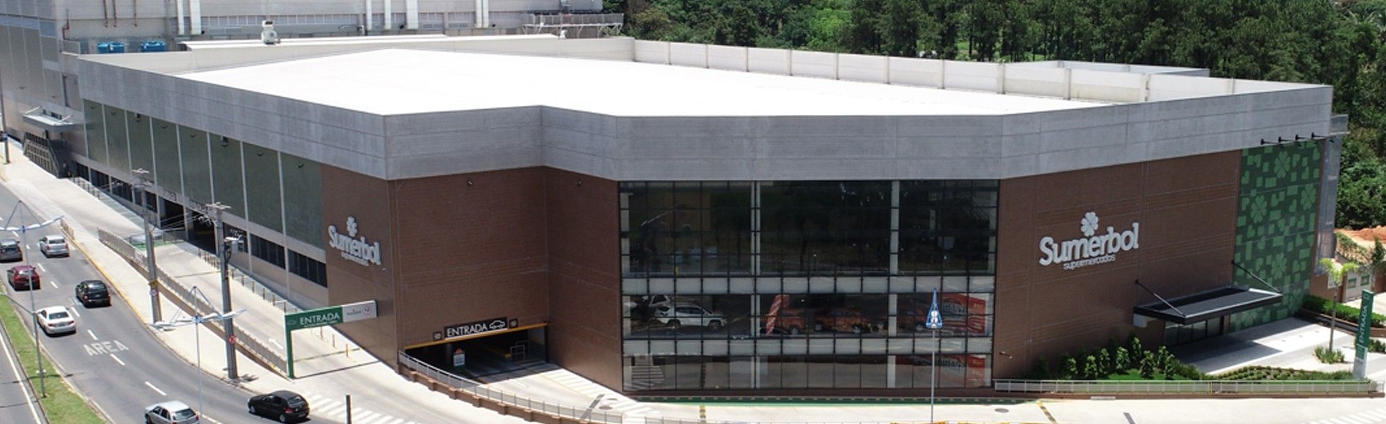 Fachada do Sumerbol Supermercados na Av. Eng. Fábio Roberto Barnabé, em Indaiatuba